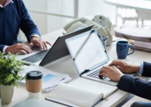 People are working on a digital marketing project